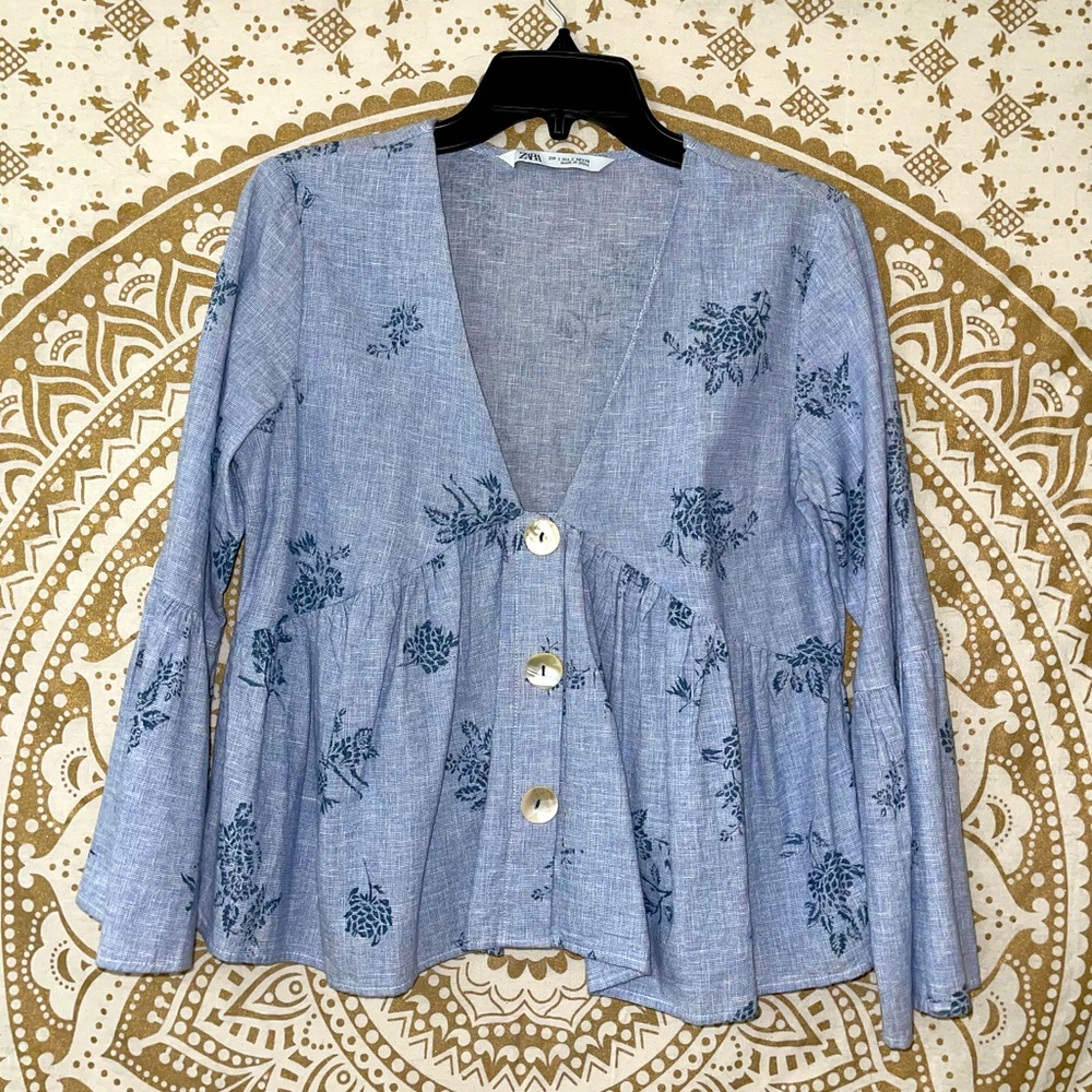 “ZARA” LADIES ADORABLE BLUE FLORAL PRINT TOP WITH BELL SLEEVE, SIZE SMALL